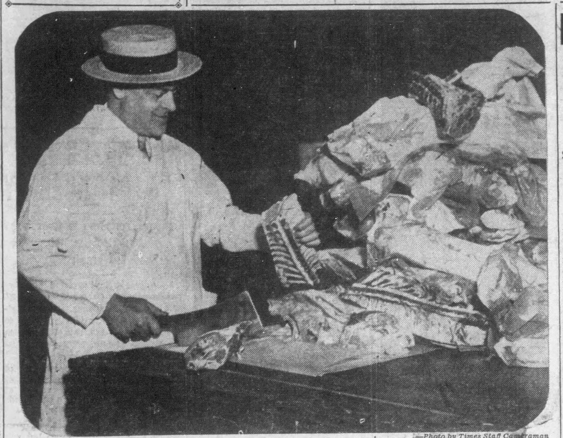 Mayor_Roesch_as_a_butcher